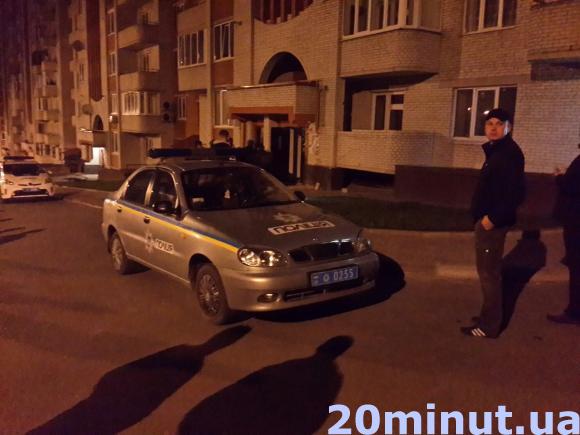 У квартиру на "Канаді" заліз злодій. Приїхала спецгрупа з автоматами (ФОТО) на сайті 20minut.ua У квартиру на "Канаді" заліз злодій. Приїхала спецгрупа з автоматами (ФОТО), фото №1 на сайті 20minut.ua