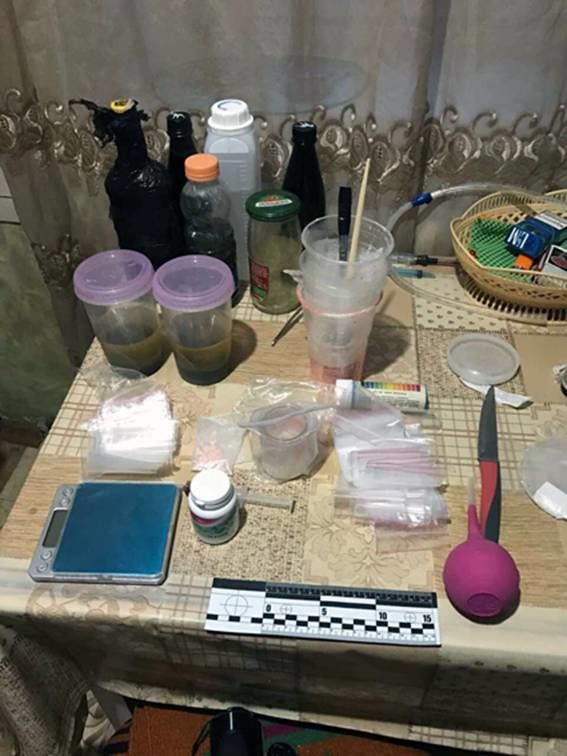 За три місяці вінничанин двічі попався із наркотиками. Їх він сам виготовляв, фото №2 на сайті 20minut.ua