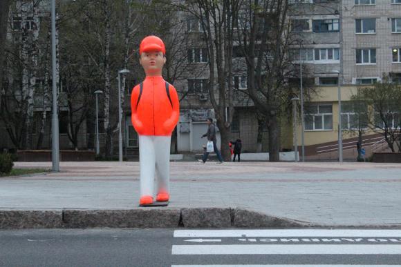 На Космонавтів з’явилися помаранчеві “школярі”, що переходять дорогу, фото №1 на сайті 20minut.ua