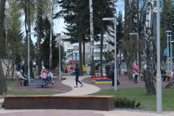 На Космонавтів з’явилися помаранчеві “школярі”, що переходять дорогу, фото №6 на сайті 20minut.ua