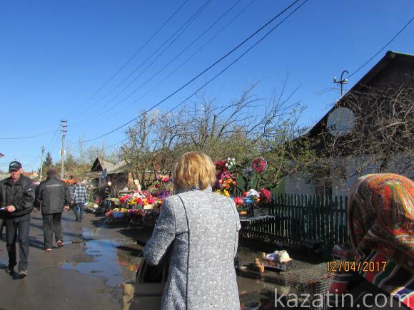 Купуючи пластикові квіти, ви вбиваєте себе, своїх дітей та внуків, фото №3 на сайті 20minut.ua