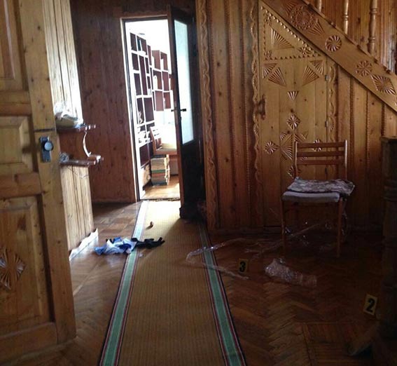 Прикинувся покупцем будинку, а сам стукнув власницю та зв’язав її скотчем, фото №1 на сайті 20minut.ua