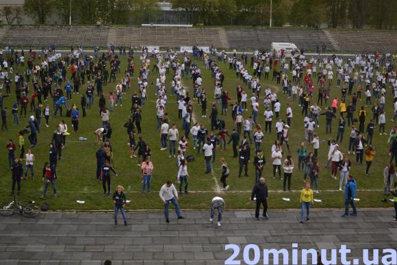 Кам'янець із новим рекордом: 1488 осіб, що одночасно стрибають через скакалку (ФОТО, ВІДЕО) на сайті 20minut.ua Кам'янець із новим рекордом: 1488 осіб, що одночасно стрибають через скакалку (ФОТО, ВІДЕО), фото №1 на сайті 20minut.ua