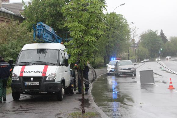 Аварія на Магістратській: водій на "ВАЗі" зніс опору на сайті 20minut.ua Аварія на Магістратській: водій на "ВАЗі" зніс опору, фото №8 на сайті 20minut.ua