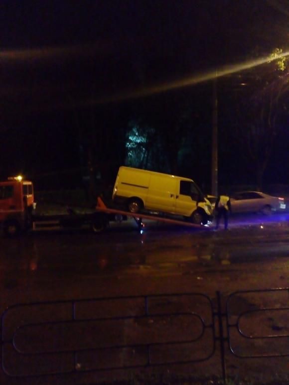 ДТП на проспекті Злуки: зіткнулись дві автівки на сайті 20minut.ua ДТП на проспекті Злуки: зіткнулись дві автівки, фото №2 на сайті 20minut.ua