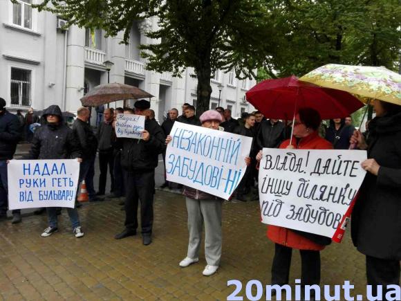 Під міськрадою знову гаряче. Кажуть про замінування (оновлене) на сайті 20minut.ua Під міськрадою знову гаряче. Кажуть про замінування (оновлене), фото №8 на сайті 20minut.ua