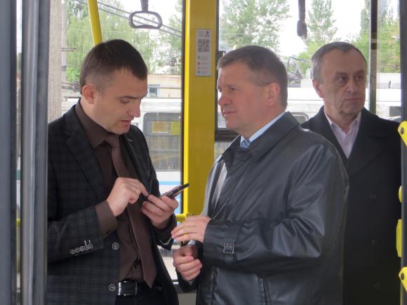 Новини Хмельницького - фото з Новини компанії: У Хмельницьких тролейбусах можна оплатити проїзд за допомогою смартфона Новини компанії: У Хмельницьких тролейбусах можна оплатити проїзд за допомогою смартфона, фото №3 на сайті vsim.ua
