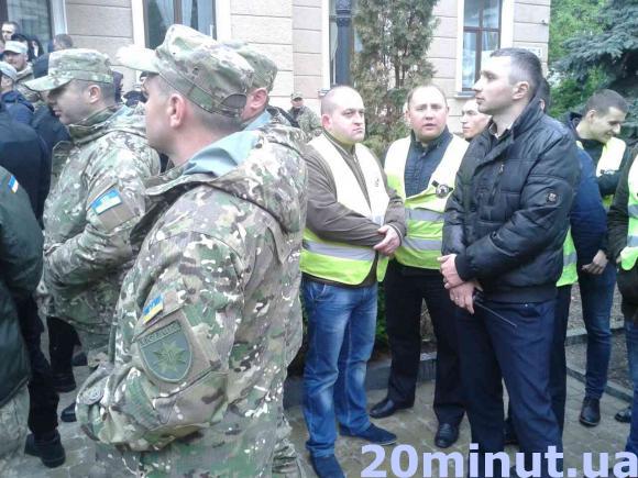 Під міськрадою знову гаряче. Кажуть про замінування (оновлене) на сайті 20minut.ua Під міськрадою знову гаряче. Кажуть про замінування (оновлене), фото №3 на сайті 20minut.ua