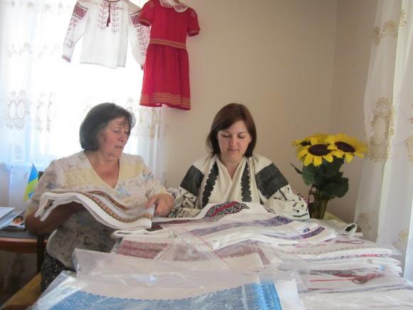 Вінничанка шиє вишиванки, які купують президенти, депутати, міністри, актори на сайті 20minut.ua Вінничанка шиє вишиванки, які купують президенти, депутати, міністри, актори, фото №9 на сайті 20minut.ua