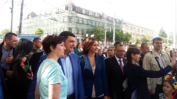 На День Європи вiнничани робили селфі з прем'єр-міністром на сайті 20minut.ua На День Європи вiнничани робили селфі з прем'єр-міністром, фото №14 на сайті 20minut.ua