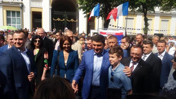 На День Європи вiнничани робили селфі з прем'єр-міністром на сайті 20minut.ua На День Європи вiнничани робили селфі з прем'єр-міністром, фото №6 на сайті 20minut.ua