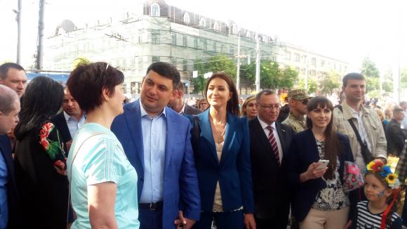 На День Європи вiнничани робили селфі з прем'єр-міністром на сайті 20minut.ua На День Європи вiнничани робили селфі з прем'єр-міністром, фото №15 на сайті 20minut.ua