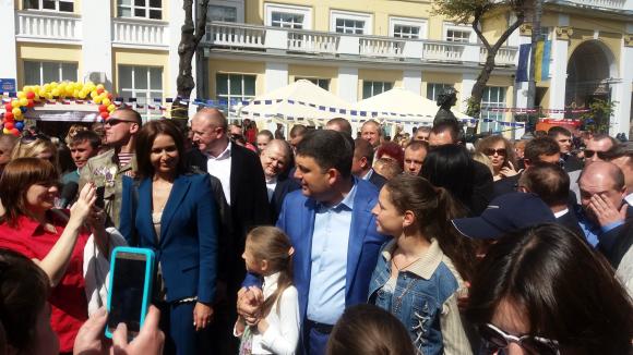 На День Європи вiнничани робили селфі з прем'єр-міністром на сайті 20minut.ua На День Європи вiнничани робили селфі з прем'єр-міністром, фото №10 на сайті 20minut.ua