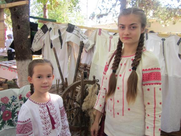 Вінничанка шиє вишиванки, які купують президенти, депутати, міністри, актори на сайті 20minut.ua Вінничанка шиє вишиванки, які купують президенти, депутати, міністри, актори, фото №6 на сайті 20minut.ua