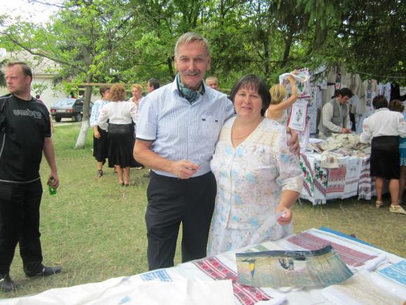 Вінничанка шиє вишиванки, які купують президенти, депутати, міністри, актори на сайті 20minut.ua Вінничанка шиє вишиванки, які купують президенти, депутати, міністри, актори, фото №1 на сайті 20minut.ua