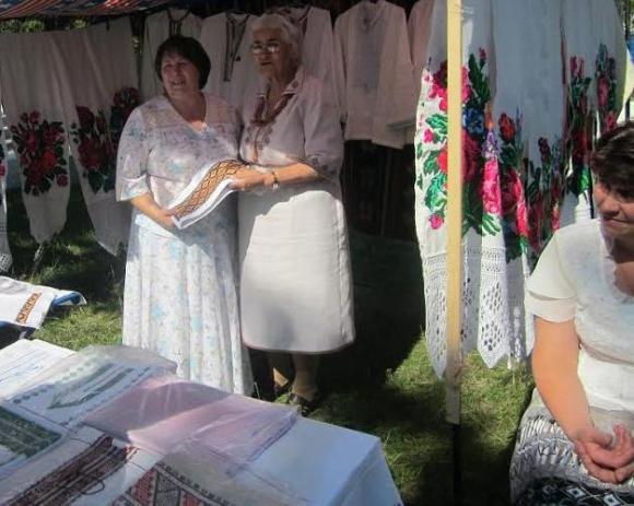 Вінничанка шиє вишиванки, які купують президенти, депутати, міністри, актори на сайті 20minut.ua Вінничанка шиє вишиванки, які купують президенти, депутати, міністри, актори, фото №7 на сайті 20minut.ua