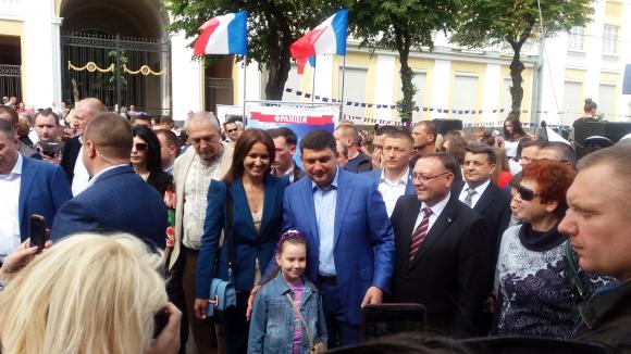 На День Європи вiнничани робили селфі з прем'єр-міністром на сайті 20minut.ua На День Європи вiнничани робили селфі з прем'єр-міністром, фото №5 на сайті 20minut.ua