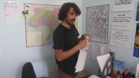 «Це так легко – викинути пластик у контейнер!» - У Бар приїхав «містер чистоти» з Америки на сайті 20minut.ua «Це так легко – викинути пластик у контейнер!» - У Бар приїхав «містер чистоти» з Америки, фото №15 на сайті 20minut.ua