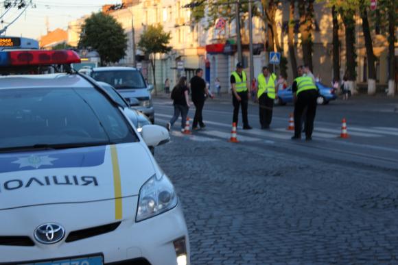 Біля «Троянди» на переході водій  «Cлавути» збив хлопця та дівчину, фото №3 на сайті 20minut.ua