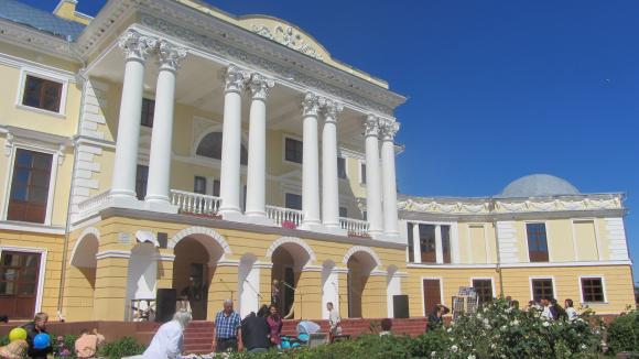 Палац у Вороновиці: 300 тисяч євро на ремонт і спогади про оголених жінок на сайті 20minut.ua Палац у Вороновиці: 300 тисяч євро на ремонт і спогади про оголених жінок, фото №3 на сайті 20minut.ua