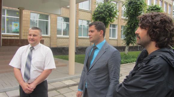 «Це так легко – викинути пластик у контейнер!» - У Бар приїхав «містер чистоти» з Америки на сайті 20minut.ua «Це так легко – викинути пластик у контейнер!» - У Бар приїхав «містер чистоти» з Америки, фото №5 на сайті 20minut.ua