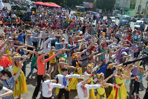 Новини компаній: У Хмельницькому та Волочиську підбили підсумки конкурсу «Моя сім’я – моя країна», фото №1 на сайті vsim.ua