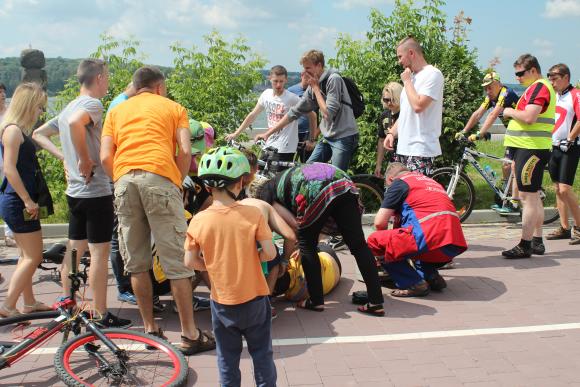 На Велодні викликали "швидку". Травмувався велосипедист, фото №1 на сайті 20minut.ua
