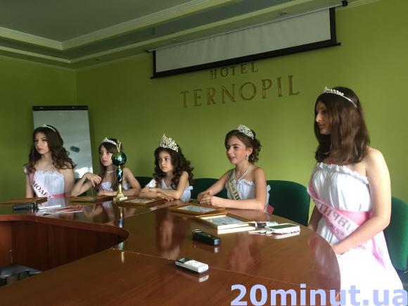 Участь в дитячому конкурсі краси обходиться майже у тисячу доларів, фото №1 на сайті 20minut.ua