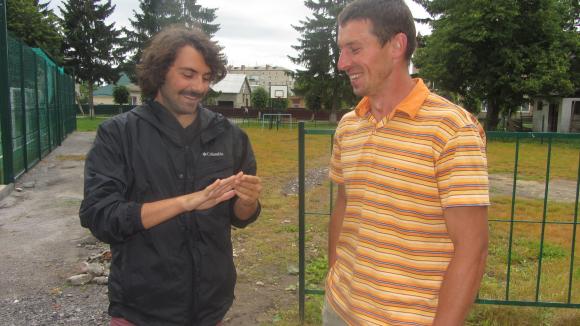 «Це так легко – викинути пластик у контейнер!» - У Бар приїхав «містер чистоти» з Америки на сайті 20minut.ua «Це так легко – викинути пластик у контейнер!» - У Бар приїхав «містер чистоти» з Америки, фото №10 на сайті 20minut.ua