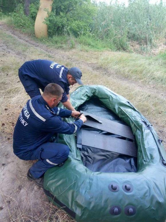 В Степашках батько з донькою плавав на човні. Чоловік стрибнув та не винирнув (ФОТО), фото №1 на сайті 20minut.ua