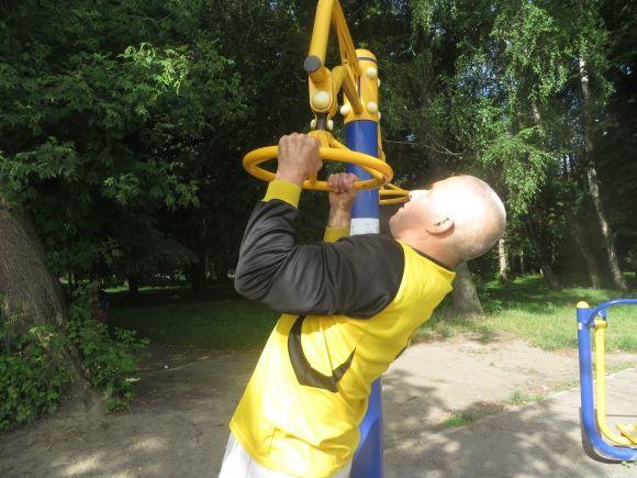Так тримати! 61-річний Анатолій Закордонець розминається, щоб менше ходити до лікарів, фото №2 на сайті vsim.ua