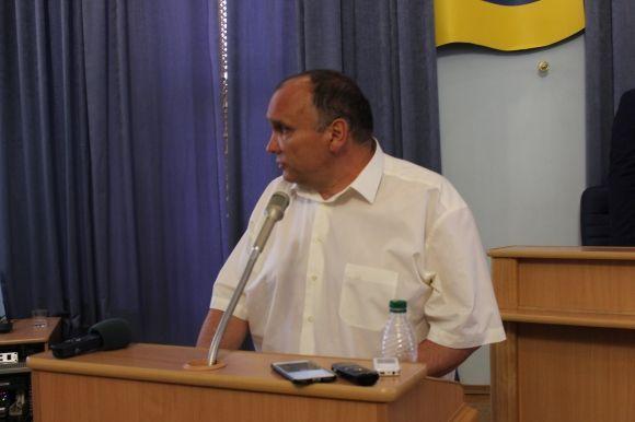 На сесії облради депутати та очільник “Водоканалу” зійшлися на тому, що "смердючу" воду пити можна, фото №1 на сайті 20minut.ua