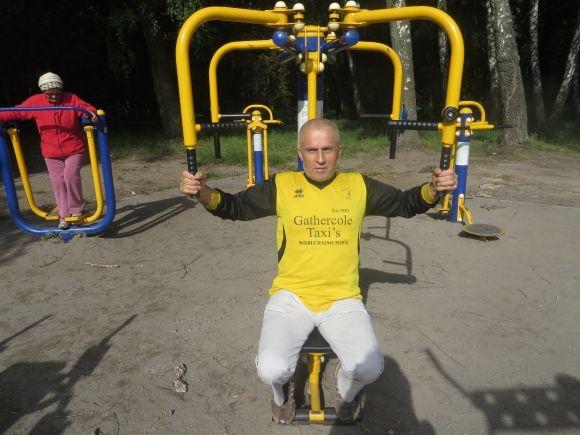 Так тримати! 61-річний Анатолій Закордонець розминається, щоб менше ходити до лікарів, фото №1 на сайті vsim.ua