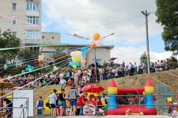 «Раніше купатися боялися через скло» — жителі  «Масложиру» дочекалися реконструкції території озера, фото №12 на сайті 20minut.ua