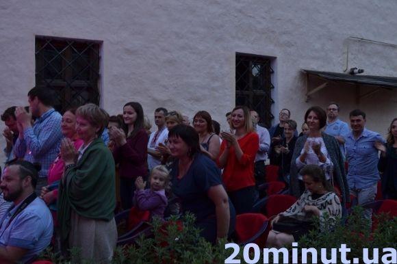 Вир ніжності та експресія на межі божевілля: у Кам’янці слухали «Дві сповіді» (ФОТО) на сайті 20minut.ua Вир ніжності та експресія на межі божевілля: у Кам’янці слухали «Дві сповіді» (ФОТО), фото №9 на сайті 20minut.ua