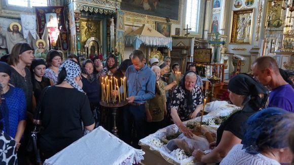 У Вишнівці поховали 17-річну Іринку Мукоїду (оновлено) на сайті 20minut.ua У Вишнівці поховали 17-річну Іринку Мукоїду (оновлено), фото №8 на сайті 20minut.ua