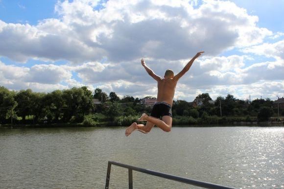 «Раніше купатися боялися через скло» — жителі  «Масложиру» дочекалися реконструкції території озера, фото №2 на сайті 20minut.ua