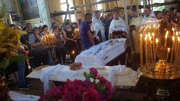 У Вишнівці поховали 17-річну Іринку Мукоїду (оновлено) на сайті 20minut.ua У Вишнівці поховали 17-річну Іринку Мукоїду (оновлено), фото №9 на сайті 20minut.ua