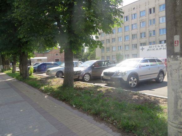 Ремонт за 1,2 мільйона: що зробили біля міської лікарні на сайті vsim.ua Ремонт за 1,2 мільйона: що зробили біля міської лікарні, фото №4 на сайті vsim.ua