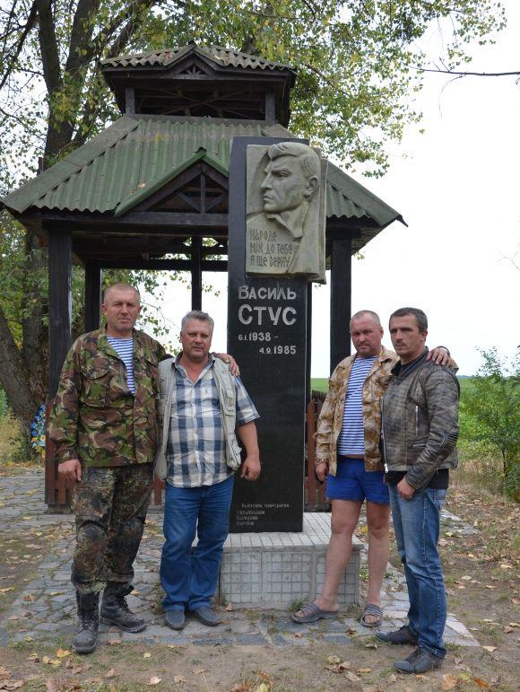 Пам’ятник десантникам з Вінниці й Житомира встановили у Слов’янську - на місці хреста, знищеного «сепарами», фото №5 на сайті 20minut.ua