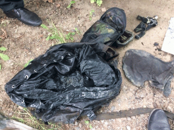 Балаклава, бронежилет, камуфляж: в Гніванському кар'єрі виловили тіло бойовика (ФОТО), фото №1 на сайті 20minut.ua