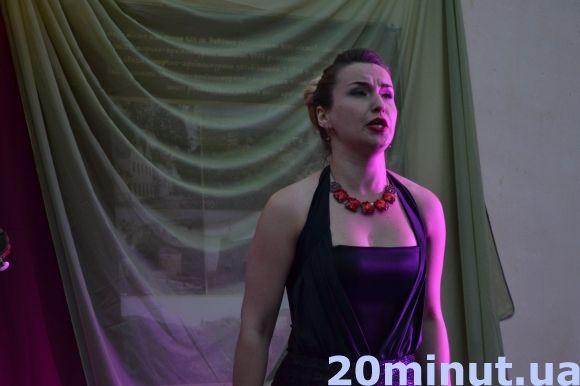 Вир ніжності та експресія на межі божевілля: у Кам’янці слухали «Дві сповіді» (ФОТО) на сайті 20minut.ua Вир ніжності та експресія на межі божевілля: у Кам’янці слухали «Дві сповіді» (ФОТО), фото №6 на сайті 20minut.ua