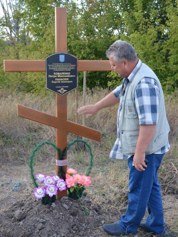 Пам’ятник десантникам з Вінниці й Житомира встановили у Слов’янську - на місці хреста, знищеного «сепарами», фото №3 на сайті 20minut.ua