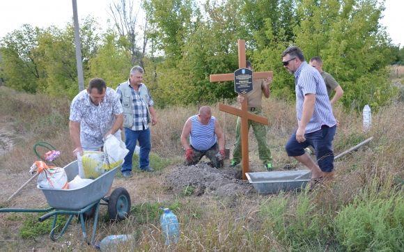 Пам’ятник десантникам з Вінниці й Житомира встановили у Слов’янську - на місці хреста, знищеного «сепарами», фото №4 на сайті 20minut.ua