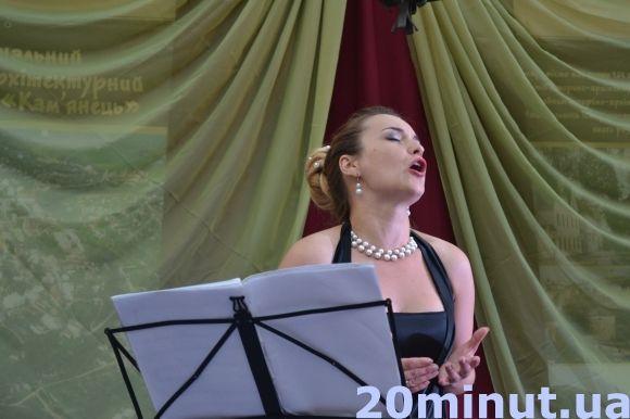 Вир ніжності та експресія на межі божевілля: у Кам’янці слухали «Дві сповіді» (ФОТО) на сайті 20minut.ua Вир ніжності та експресія на межі божевілля: у Кам’янці слухали «Дві сповіді» (ФОТО), фото №2 на сайті 20minut.ua