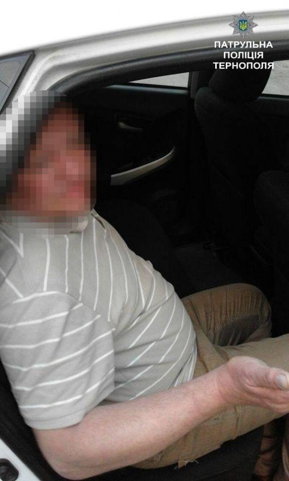 На Руській чоловік погрожував людям пістолетом, фото №1 на сайті 20minut.ua