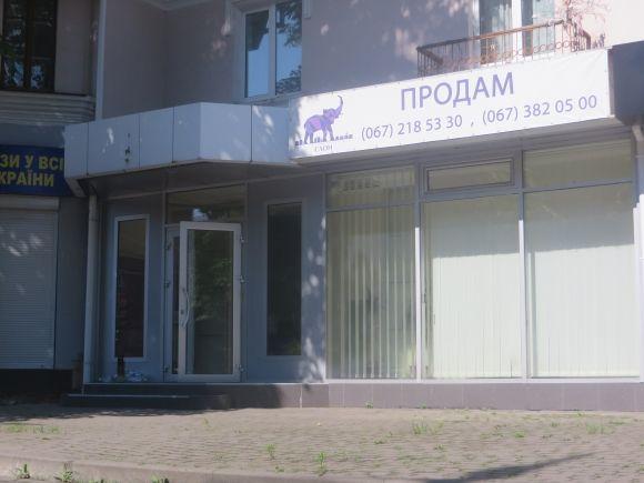 На місці російських банків у Хмельницькому відкрили салон краси і магазин іграшок, фото №6 на сайті vsim.ua