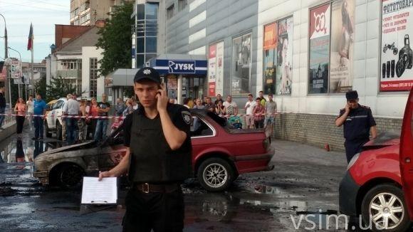 Біля «Фуршету» на Свободи вибухнув «BMW» на сайті vsim.ua Біля «Фуршету» на Свободи вибухнув «BMW», фото №7 на сайті vsim.ua