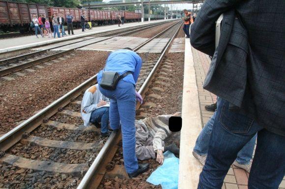 На залізничному вокзалі чоловік загинув під колесами поїзда (оновлене) на сайті 20minut.ua На залізничному вокзалі чоловік загинув під колесами поїзда (оновлене), фото №1 на сайті 20minut.ua