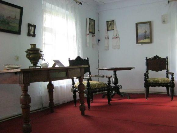 "Незнана Хмельниччина". Школи в палацах і музей Ахматової на сайті vsim.ua "Незнана Хмельниччина". Школи в палацах і музей Ахматової, фото №6 на сайті vsim.ua